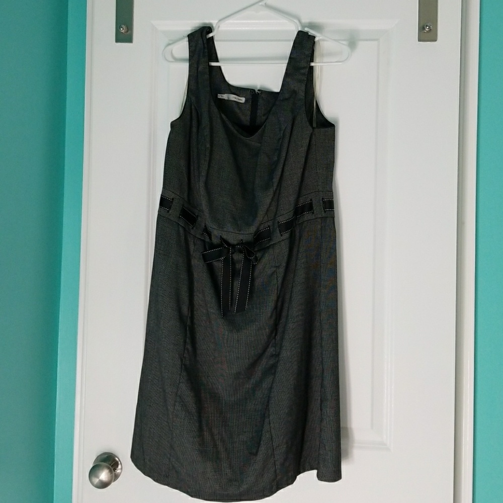 Knee length sleeveless square neck line dress